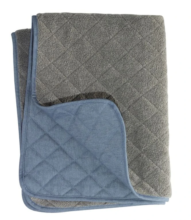 L.L.Bean Rugged Quilted Dog Blanket Medium 4 L.L.Bean Rugged Quilted Dog Blanket Medium - Image 2